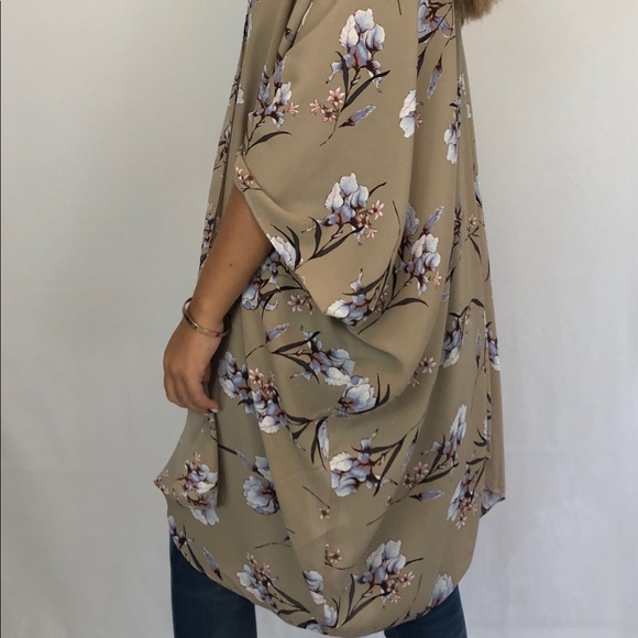 NEW Nude Floral Kimono - Picture 2 of 3